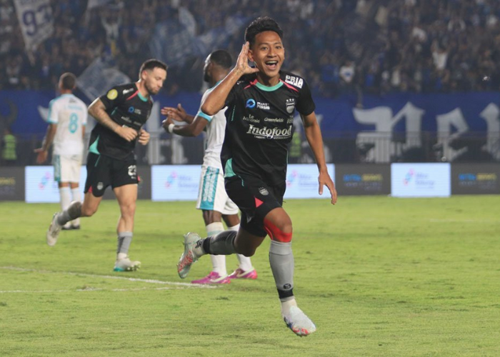 Strategi Pelatih dalam Menjaga Posisi Klasemen Persib Liga 1 BRI